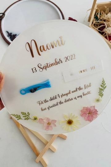 Resin Art - White with Gold wordings Birth Detail Round Frame